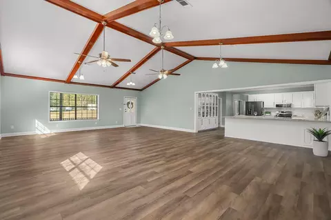 Living - 21 Sunset Hills Rd, Laurel, MS 39443 photo 3 of 3