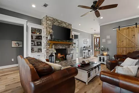 Living - 446 Newman Camp Rd, Sumrall, MS 39482 photo 2 of 3
