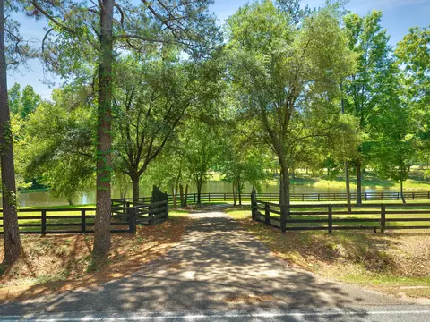 5844 N Williamsburg Rd, Bassfield, MS 39421