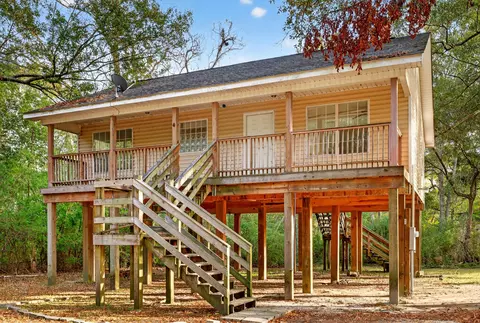 3718 Howze St, Moss Point, MS 39563