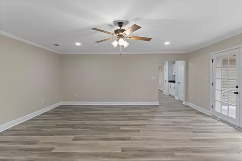 Living - 400 Maple Dr, Petal, MS 39465 photo 7 of 9