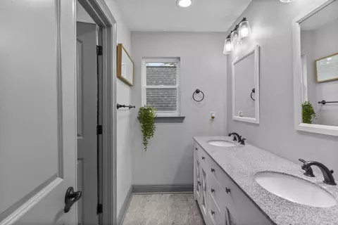 Bath - 48 E Sunset Dr, Purvis, MS 39475 photo 6 of 7