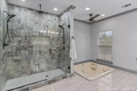 Bath - 48 E Sunset Dr, Purvis, MS 39475 photo 1 of 7