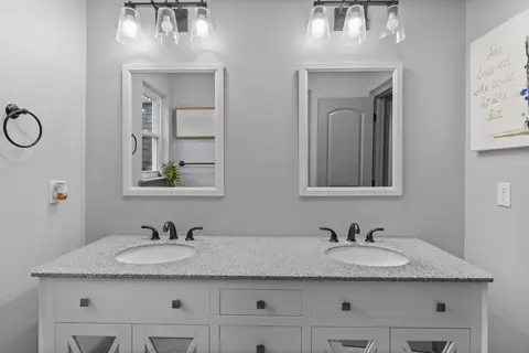 Bath - 48 E Sunset Dr, Purvis, MS 39475 photo 4 of 7