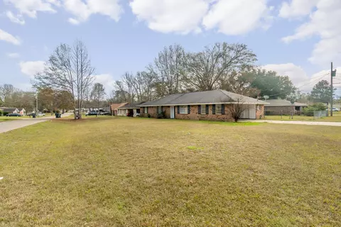 301 W Ray Dr, Hattiesburg, MS 39402