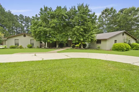 37 Windlass Dr, Hattiesburg, MS 39402