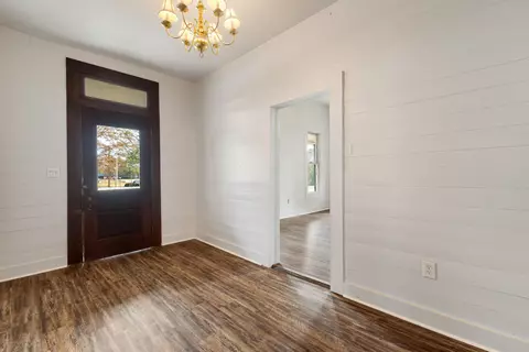 Entry Way - 500 Cedar Ave, Richton, MS 39476 photo 2 of 4