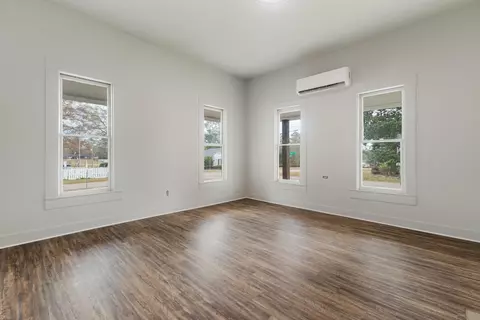 Living - 500 Cedar Ave, Richton, MS 39476 photo 3 of 4
