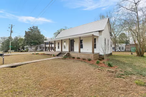 Exterior - 500 Cedar Ave, Richton, MS 39476 photo 2 of 11