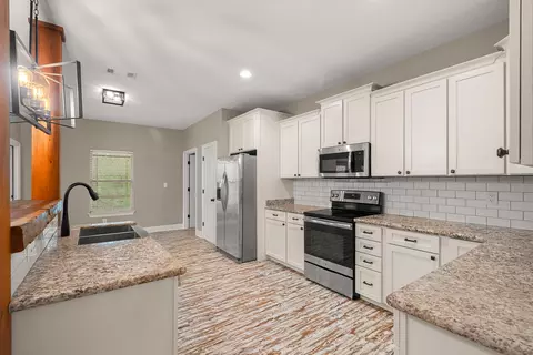 Kitchen - 118 Munn Rd, Sumrall, MS 39482 photo 1 of 3