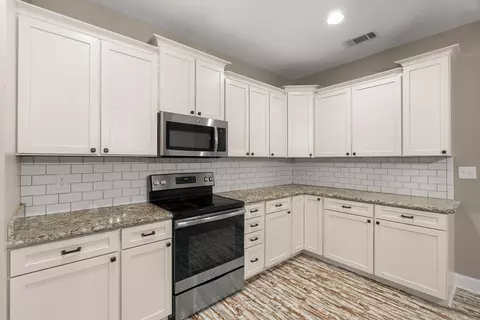 Kitchen - 118 Munn Rd, Sumrall, MS 39482 photo 2 of 3