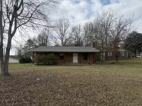 1129 W 6th St, Prentiss, MS 39474