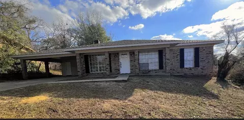204 Walnut Dr, Petal, MS 39465