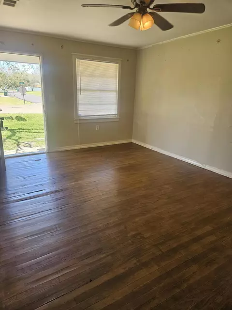 Living - 201 Smith St, Petal, MS 39465 photo 2 of 2