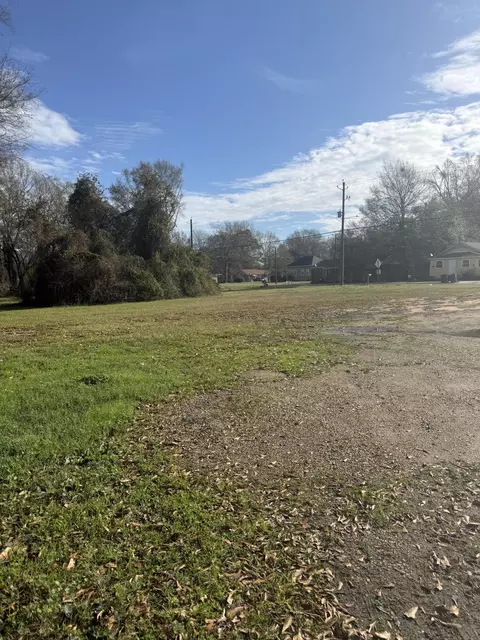 815 Country Club Rd, Hattiesburg, MS 39401