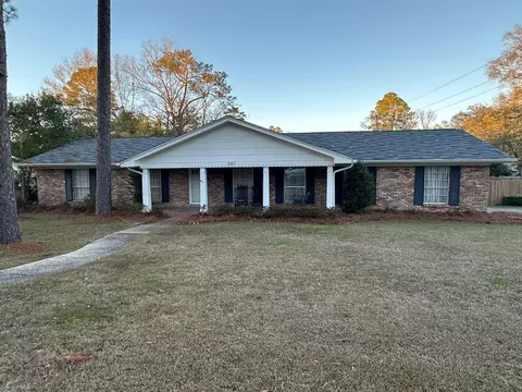 301 Beverly Ln, Hattiesburg, MS 39402