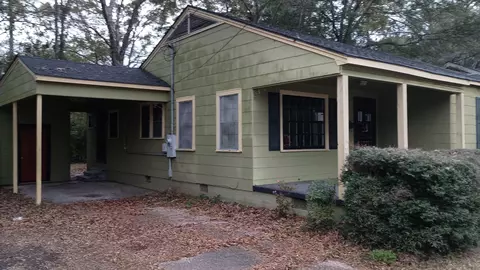 Exterior - 951 Poplar Dr, Laurel, MS 39440 photo 4 of 4
