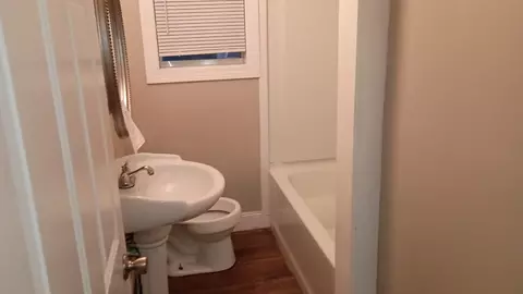 Bath - 951 Poplar Dr, Laurel, MS 39440 photo 1 of 1