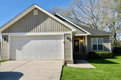102 Smith St, Petal, MS 39465