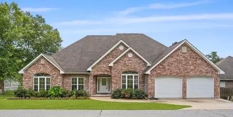 66 W Shore Dr, Hattiesburg, MS 39402