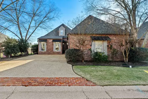 8 Sunset Hl, Hattiesburg, MS 39402