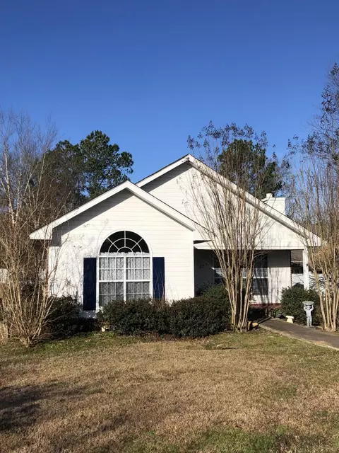 57 Overlook Pt, Hattiesburg, MS 39402