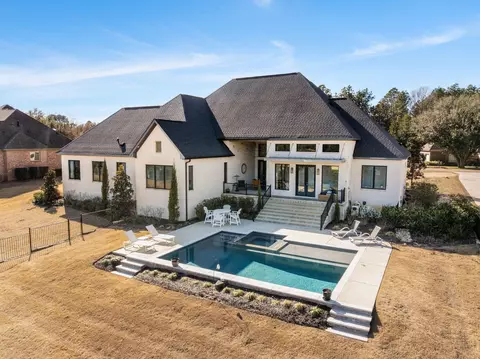177 Bridgewater Dr, Hattiesburg, MS 39402