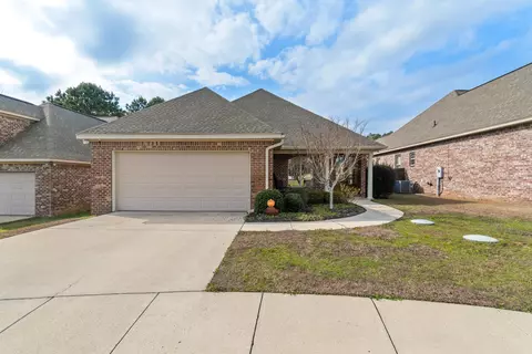 66 Village Dr, Hattiesburg, MS 39402