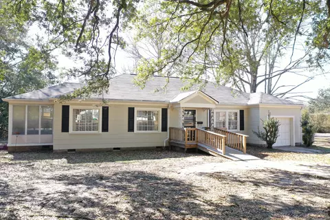 401 E Ivy St, Ellisville, MS 39437