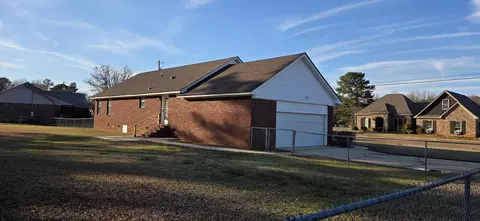 Exterior - 1120 E 3rd St SE, Magee, MS 39111 photo 4 of 11