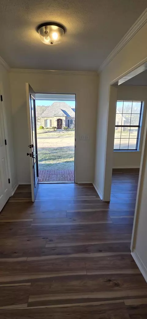 Entry Way - 1120 E 3rd St SE, Magee, MS 39111 photo 1 of 3