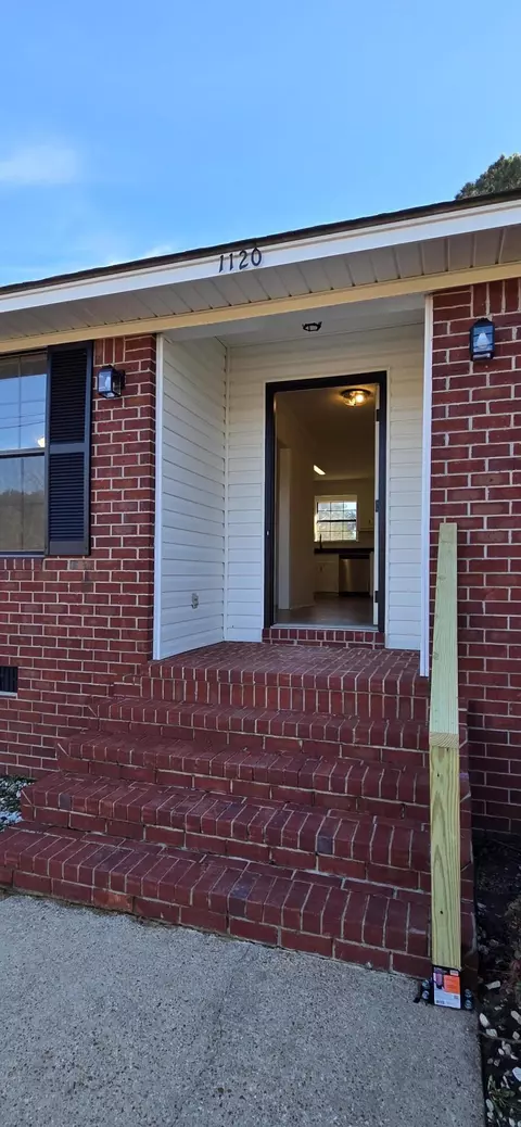 Exterior - 1120 E 3rd St SE, Magee, MS 39111 photo 6 of 11