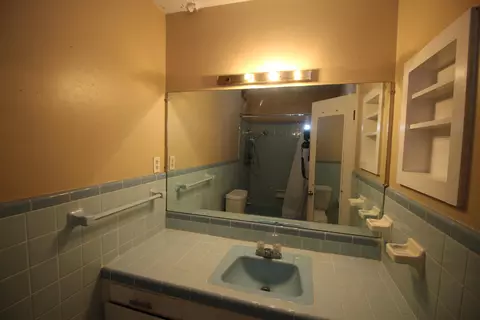 Bath - 3836 Millsaps Dr, Laurel, MS 39440 photo 5 of 10