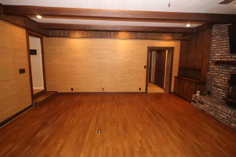 Living - 3836 Millsaps Dr, Laurel, MS 39440 photo 7 of 8
