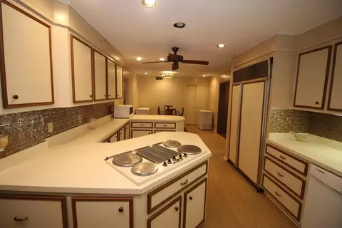 Kitchen - 3836 Millsaps Dr, Laurel, MS 39440 photo 5 of 11