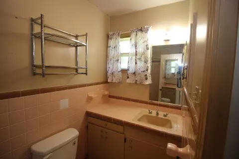 Bath - 3836 Millsaps Dr, Laurel, MS 39440 photo 6 of 10