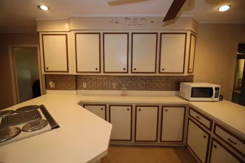 Kitchen - 3836 Millsaps Dr, Laurel, MS 39440 photo 8 of 11