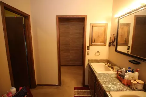 Bath - 3836 Millsaps Dr, Laurel, MS 39440 photo 8 of 10