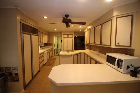 Kitchen - 3836 Millsaps Dr, Laurel, MS 39440 photo 10 of 11