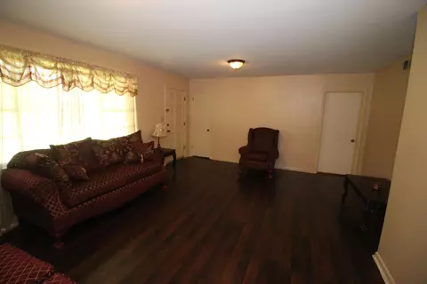Living - 3836 Millsaps Dr, Laurel, MS 39440 photo 3 of 8