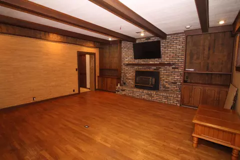 Living - 3836 Millsaps Dr, Laurel, MS 39440 photo 8 of 8