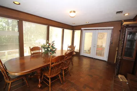Dining - 3836 Millsaps Dr, Laurel, MS 39440 photo 5 of 9