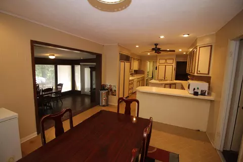 Dining - 3836 Millsaps Dr, Laurel, MS 39440 photo 3 of 9