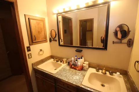 Bath - 3836 Millsaps Dr, Laurel, MS 39440 photo 9 of 10