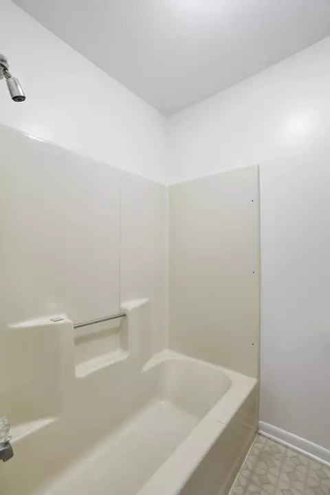 Bath - 1120 SE 4th St, Magee, MS 39111 photo 2 of 2