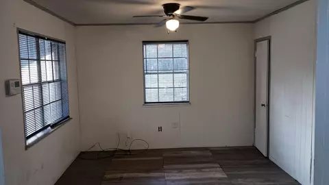 Living - 507 E 19th St, Laurel, MS 39440 photo 1 of 1