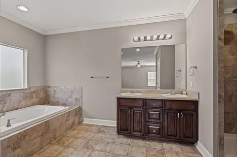 Bath - 673 Leeville Rd, Petal, MS 39465 photo 1 of 4