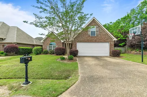 5 Chanticleer Cir, Hattiesburg, MS 39402