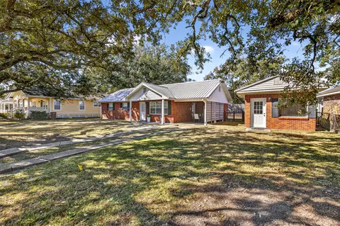 216 E 3rd St, Long Beach, MS 39560