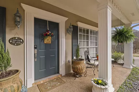 Exterior - 402 Treeline Dr, Brandon, MS 39042 photo 5 of 15